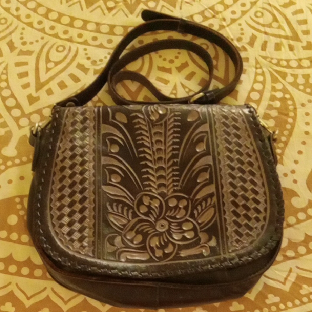Black Patricia Nash Leather Floral Embossed Shoulder Bag Purse Beautiful